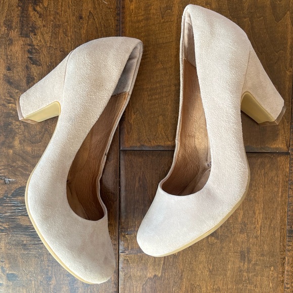 Sofft cream beige suede block heel pumps size 6 - Picture 2 of 6